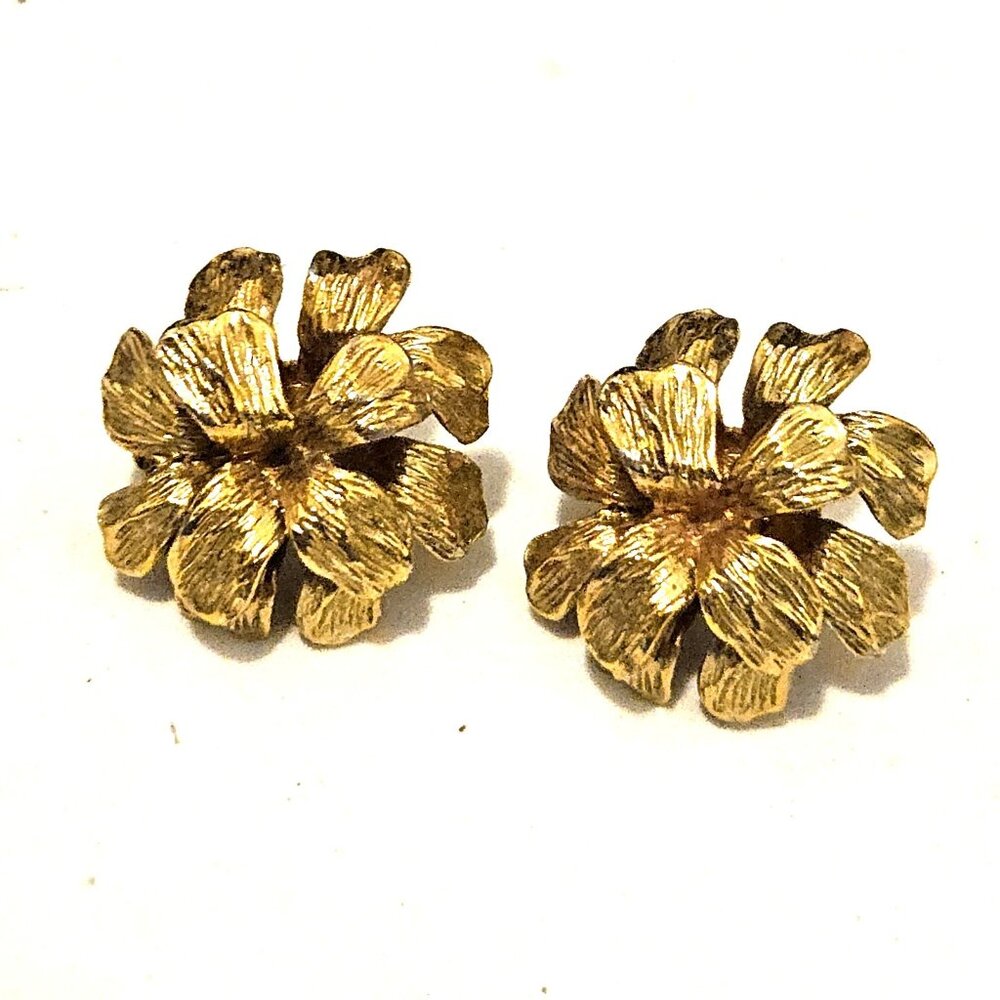 Roget Vintage Gold Tone Floral Flower Clip On Earrings